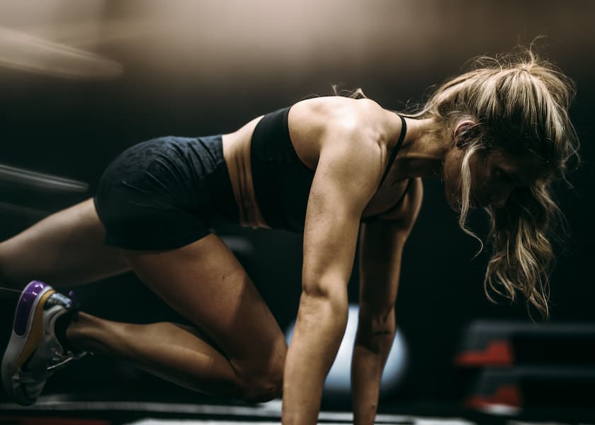 Woman doing mountain climber exercise at the gym